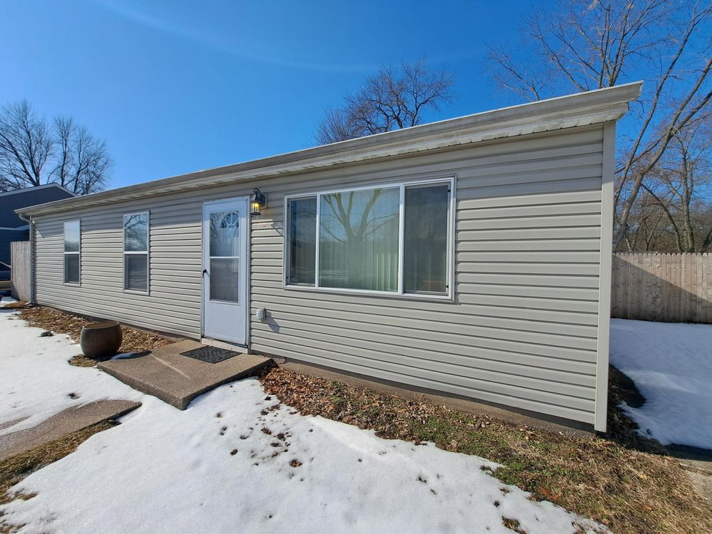 Photo of 550 S Wayne Street, Gary, IN 46403 (MLS # 834049)