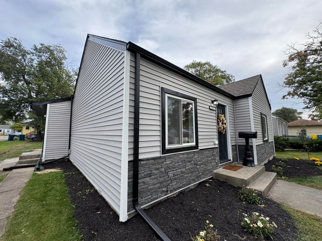 Photo of 117 N Raymond Street, Griffith, IN 46319 (MLS # 829505)