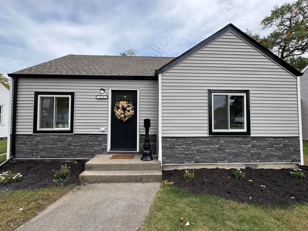 Photo of 117 N Raymond Street, Griffith, IN 46319 (MLS # 829505)