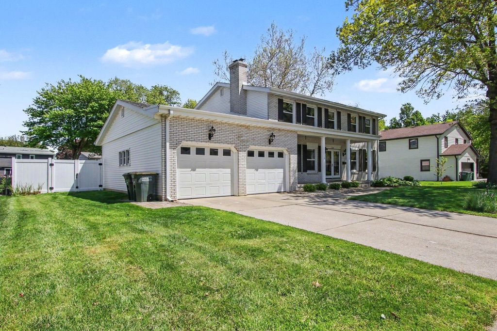 Photo of 2304 Shannon Drive, Valparaiso, IN 46383 (MLS # 839133)