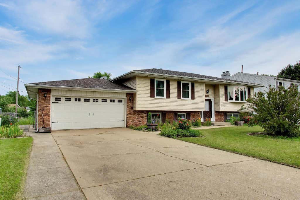 Photo of 6712 Old Porter Road, Portage, IN 46368 (MLS # 840971)
