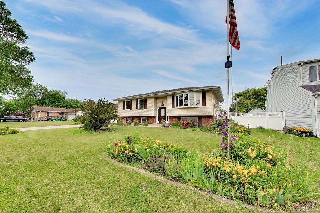 Photo of 6712 Old Porter Road, Portage, IN 46368 (MLS # 840971)