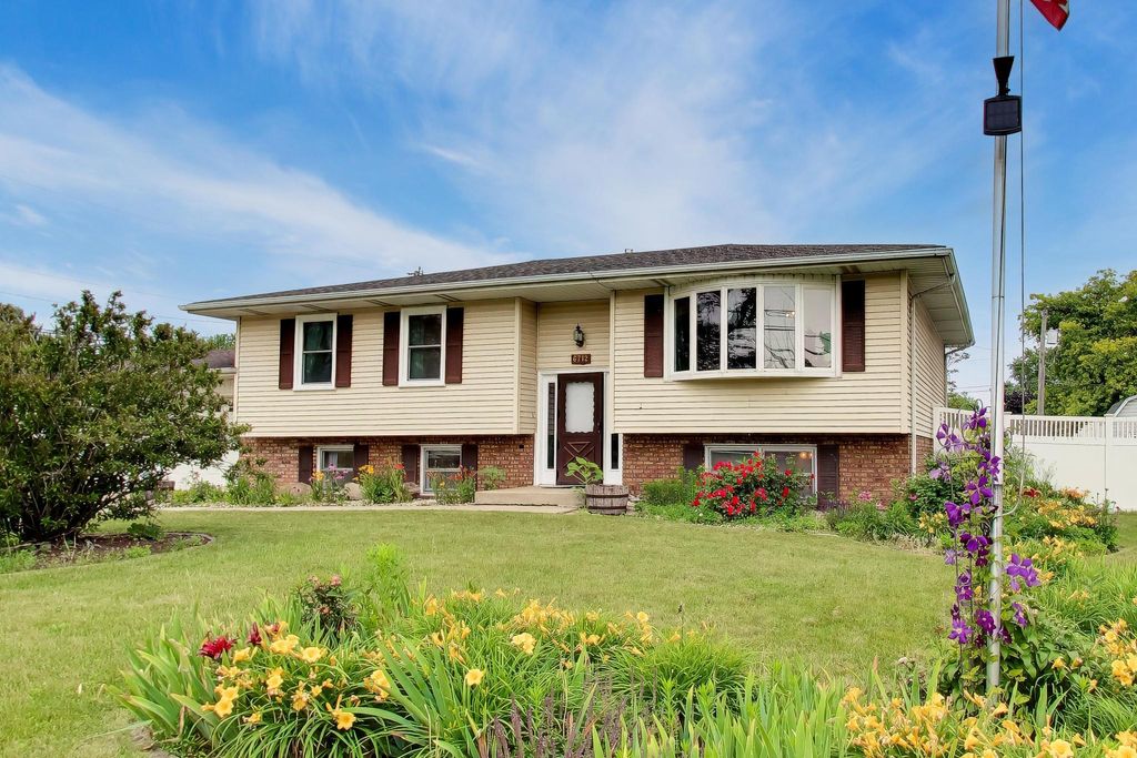 Photo of 6712 Old Porter Road, Portage, IN 46368 (MLS # 840971)