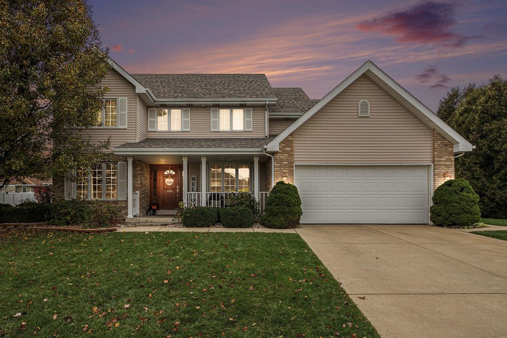 Photo of 1305 Westbrook Drive, Crown Point, IN 46307 (MLS # 831125)