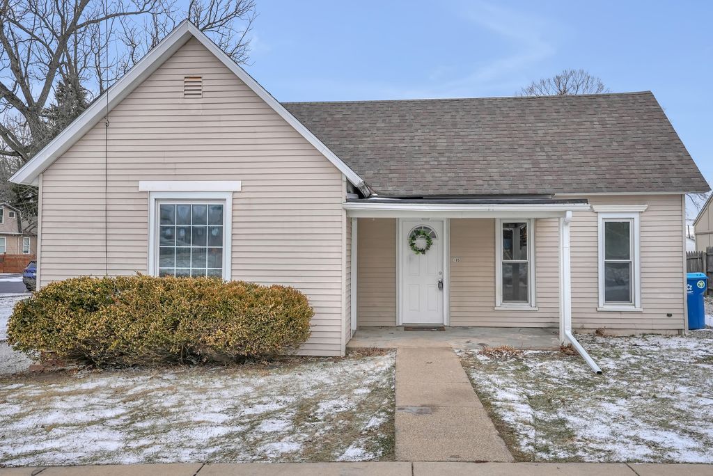 Photo of 105 E Bates Street, Hebron, IN 46341 (MLS # 832408)