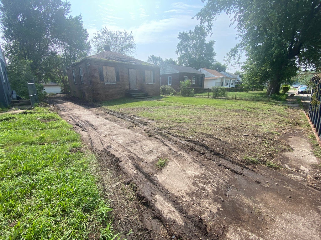 Photo of 2221 Kentucky Street, Gary, IN 46407 (MLS # 840912)