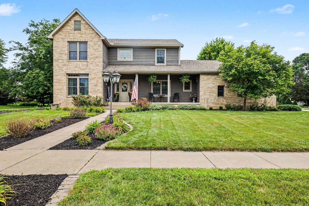 Photo of 1352 Diamond Boulevard, Valparaiso, IN 46385 (MLS # 843284)