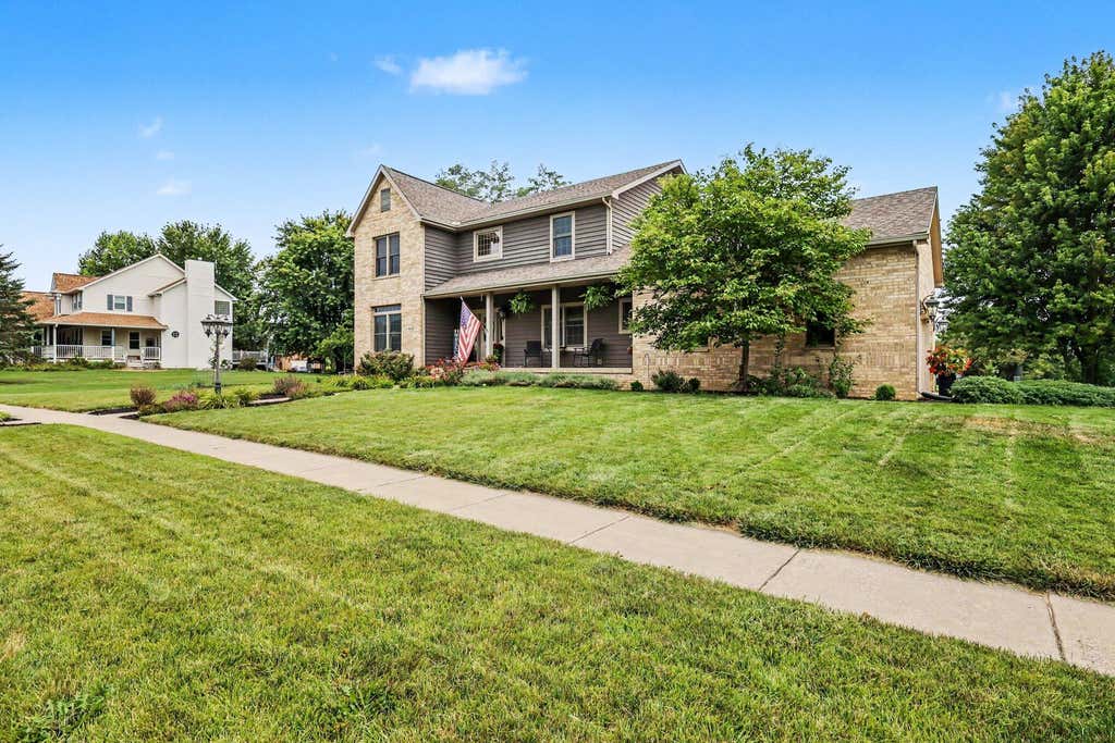 Photo of 1352 Diamond Boulevard, Valparaiso, IN 46385 (MLS # 843284)
