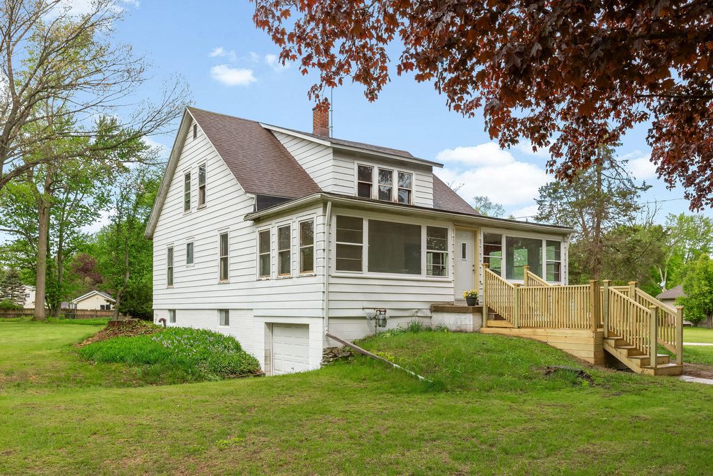 Photo of 320 Johnson Road, Michigan City, IN 46360 (MLS # 838524)