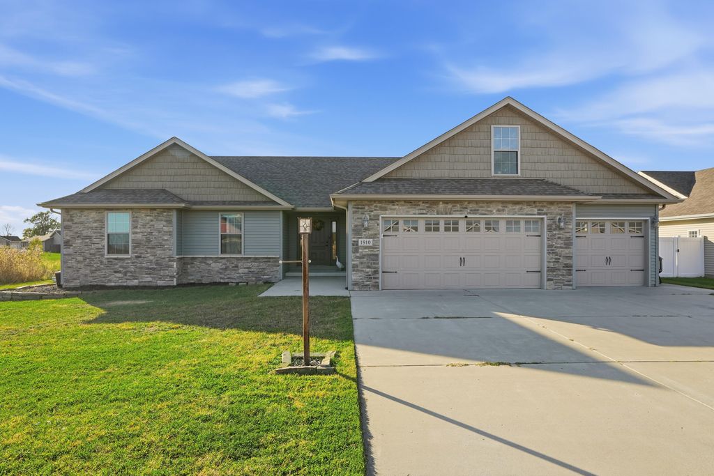 Photo of 1910 Holly Street SE, DeMotte, IN 46310 (MLS # 830226)