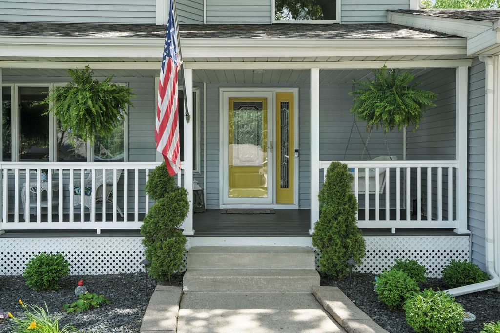 Photo of 5347 Mount Drive, Schererville, IN 46375 (MLS # 836573)