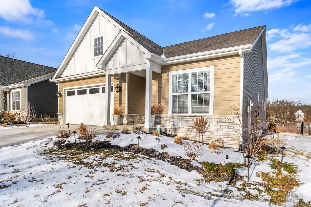 Photo of 709 Verdano Terrace, Crown Point, IN 46307 (MLS # 833025)