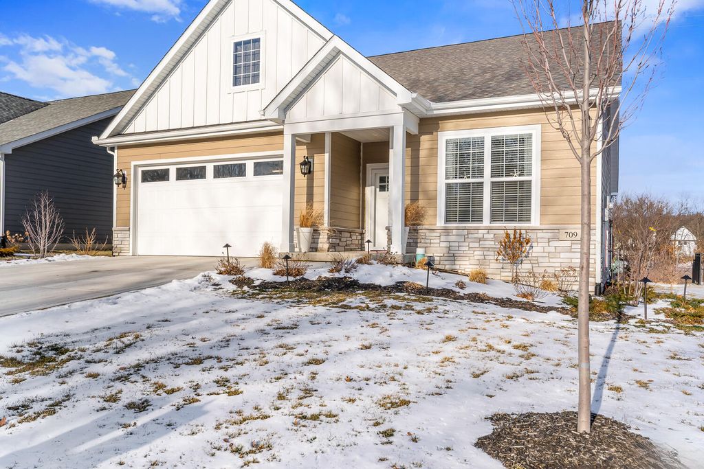 Photo of 709 Verdano Terrace, Crown Point, IN 46307 (MLS # 833025)