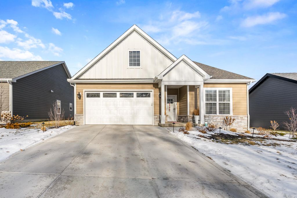 Photo of 709 Verdano Terrace, Crown Point, IN 46307 (MLS # 833025)