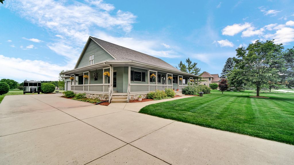 Photo of 552 Fleetwood Drive N, Valparaiso, IN 46385 (MLS # 832273)