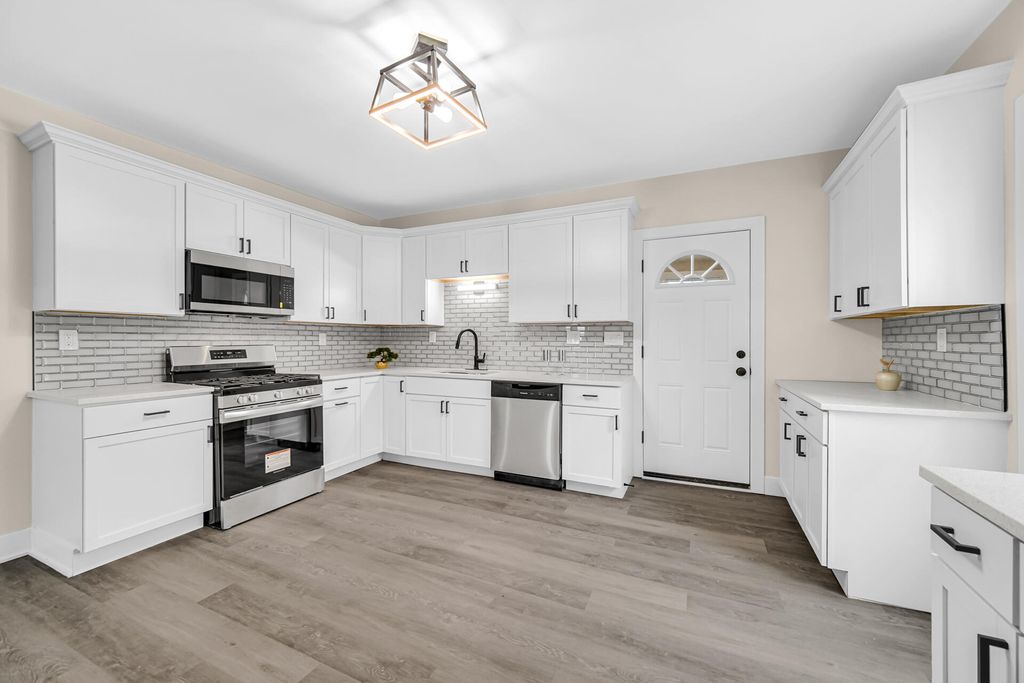 Photo of 806 Lawrence Street, La Porte, IN 46350 (MLS # 833708)