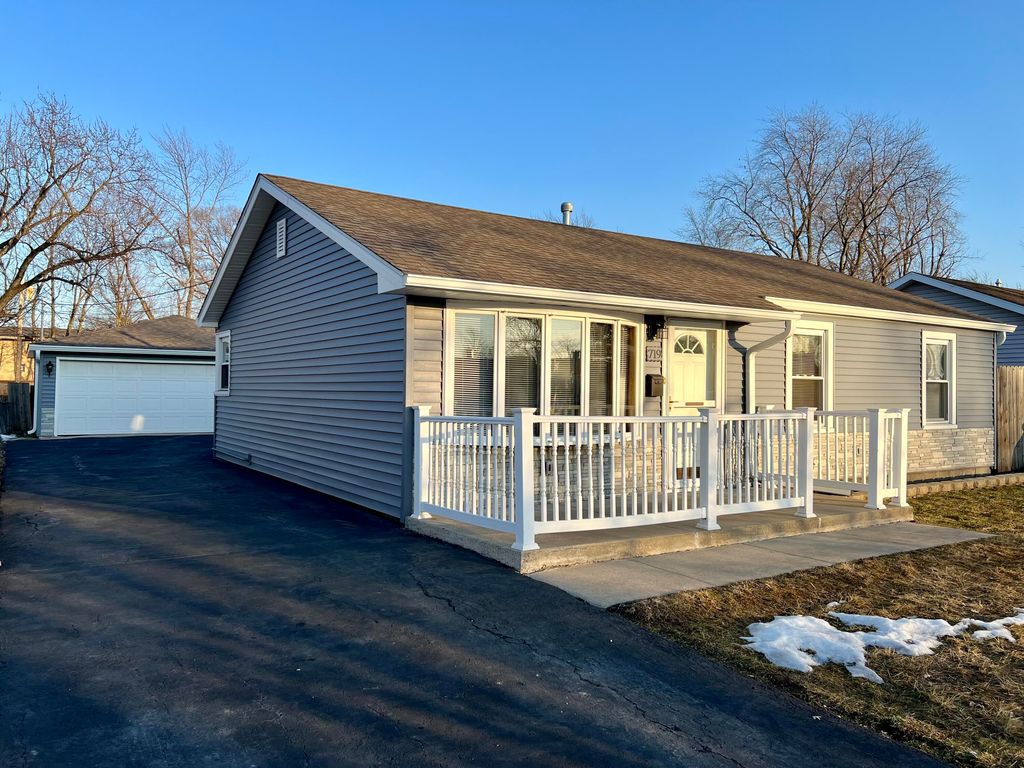 Photo of 719 N Indiana Street, Griffith, IN 46319 (MLS # 834077)