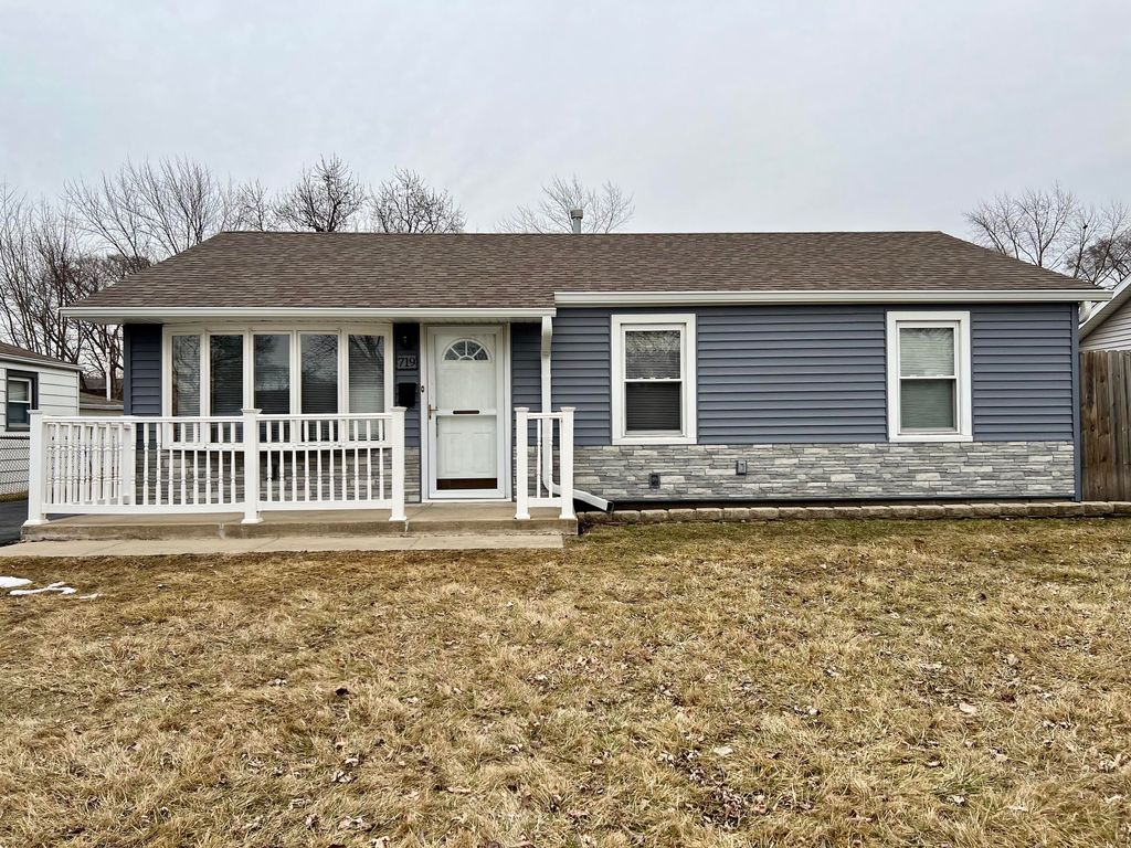 Photo of 719 N Indiana Street, Griffith, IN 46319 (MLS # 834077)