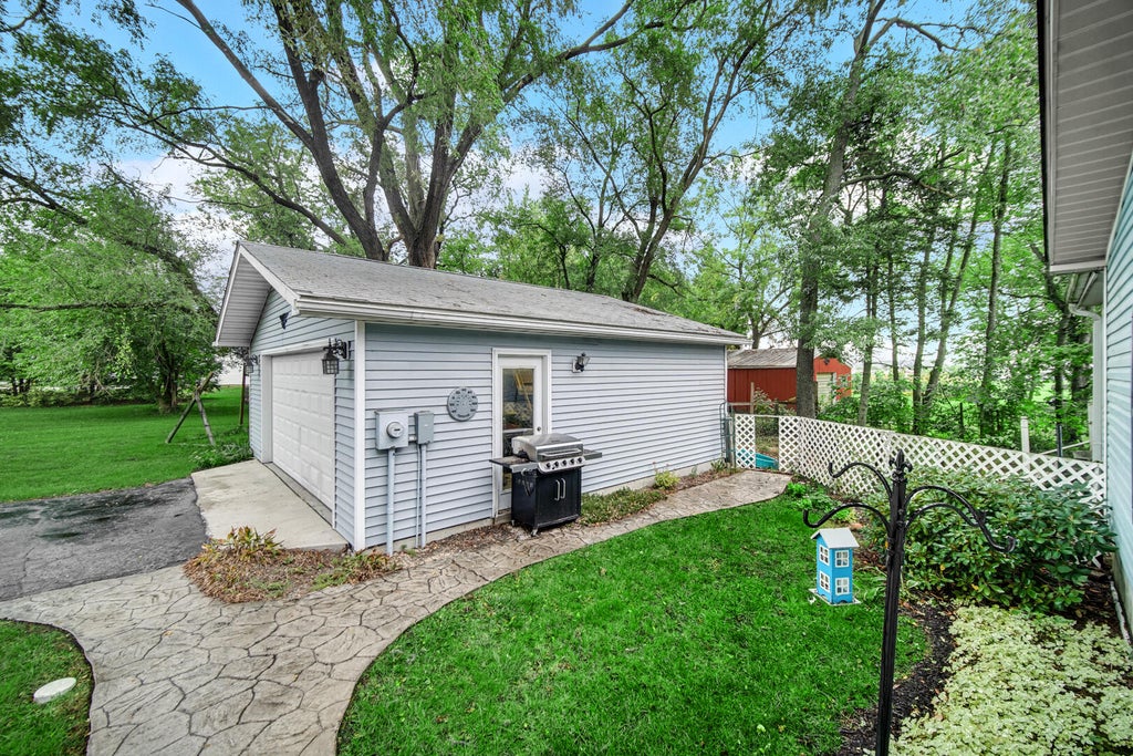 Photo of 103 N Chicago Street, Hebron, IN 46341 (MLS # 846186)