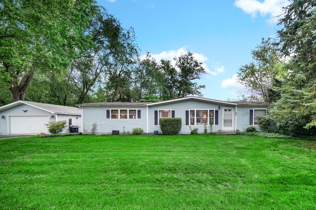 Photo of 103 N Chicago Street, Hebron, IN 46341 (MLS # 846186)