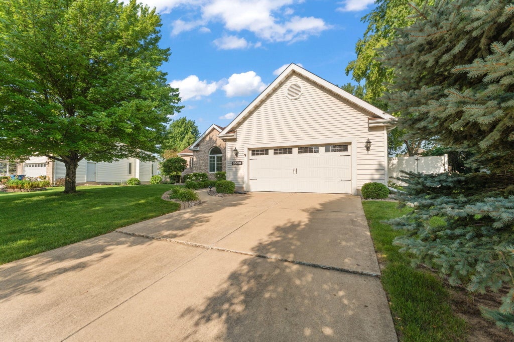 Photo of 8530 Heather Court, Saint John, IN 46373 (MLS # 842446)