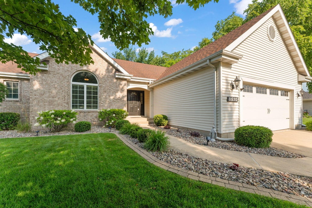 Photo of 8530 Heather Court, Saint John, IN 46373 (MLS # 842446)