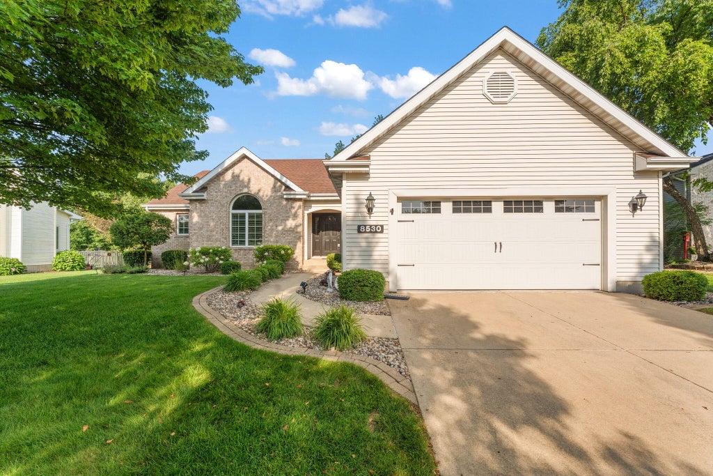 Photo of 8530 Heather Court, Saint John, IN 46373 (MLS # 842446)
