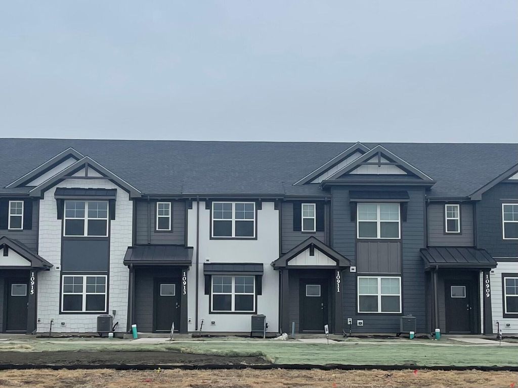 Photo of 10907 Remington Place, Saint John, IN 46373 (MLS # 835069)