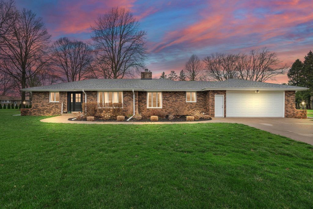 Photo of 9468 Hilltop Drive, Saint John, IN 46373 (MLS # 836506)