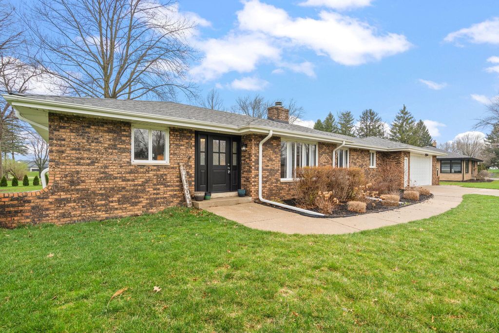 Photo of 9468 Hilltop Drive, Saint John, IN 46373 (MLS # 836506)