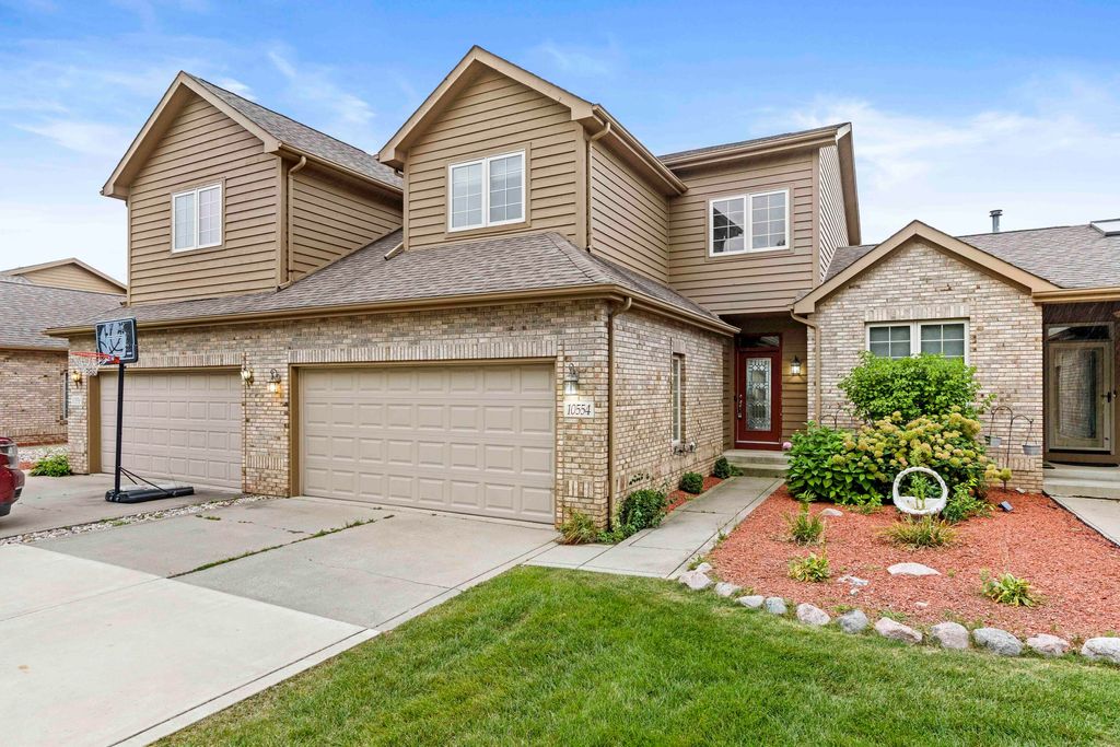 Photo of 10554 Ontario Drive, Crown Point, IN 46307 (MLS # 835805)