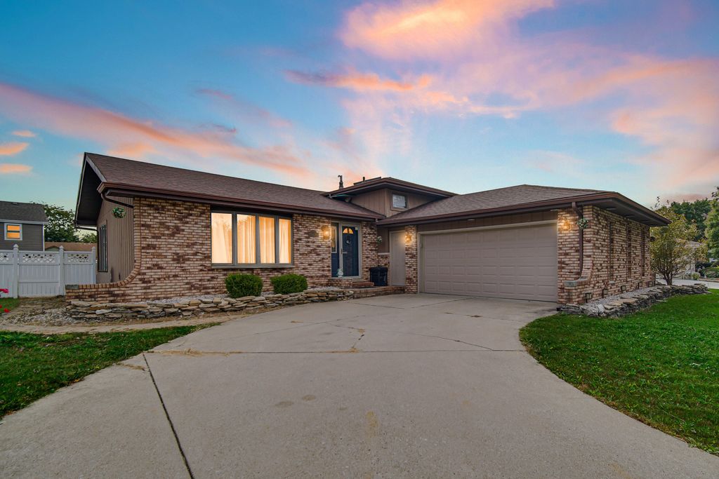 Photo of 9017 Mathews Street, Crown Point, IN 46307 (MLS # 829280)
