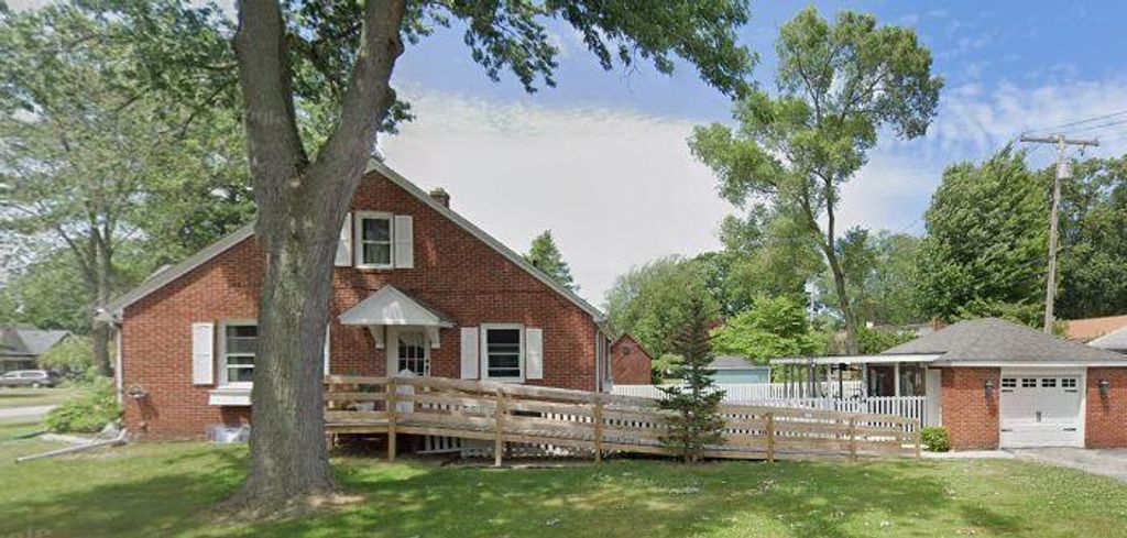 Photo of 312 Wilshire Avenue, Michigan City, IN 46360 (MLS # 831290)