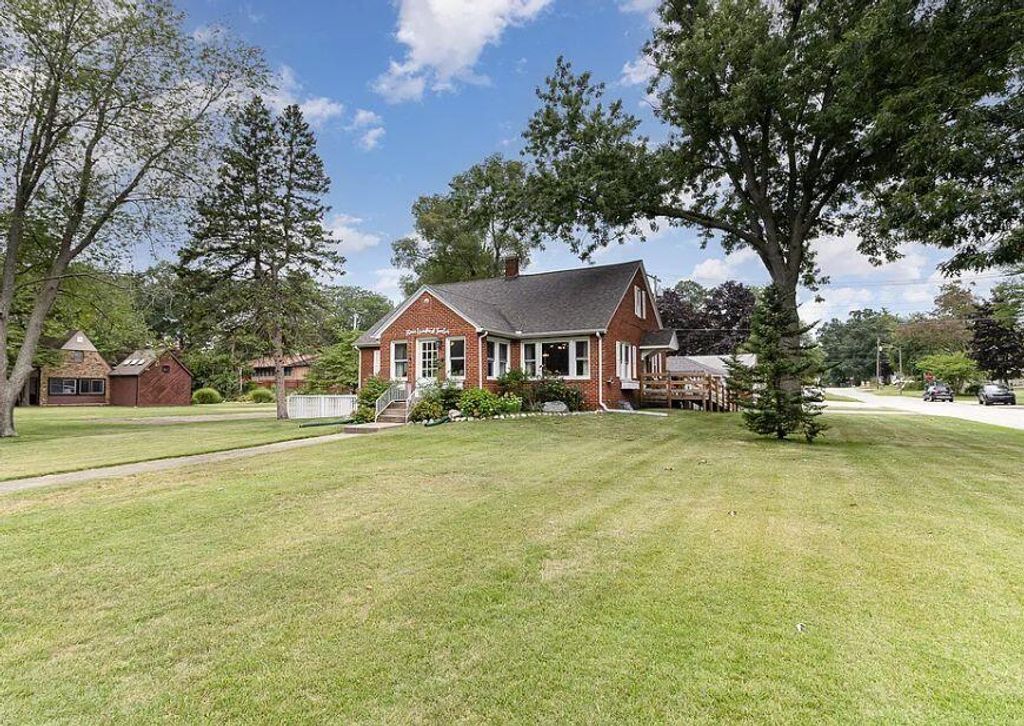 Photo of 312 Wilshire Avenue, Michigan City, IN 46360 (MLS # 831290)