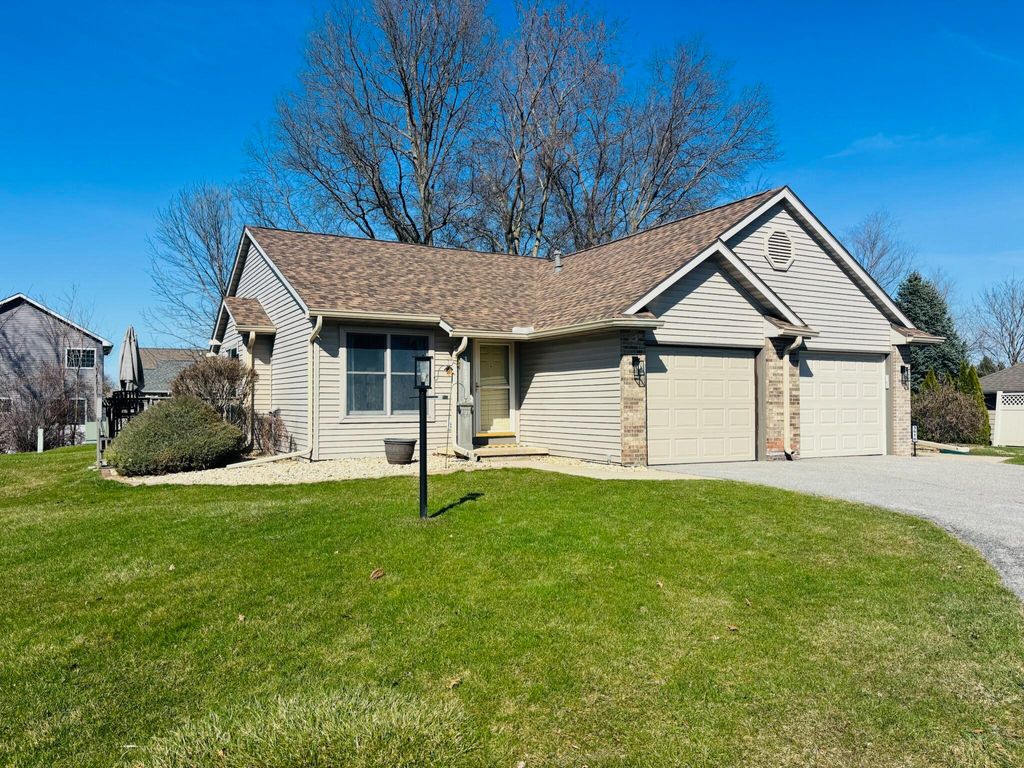 Photo of 3612 Creekside Drive, Valparaiso, IN 46383 (MLS # 836191)