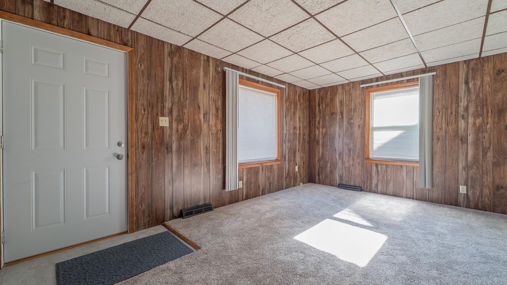 Photo of 622 N Lafayette Street, Griffith, IN 46319 (MLS # 834033)