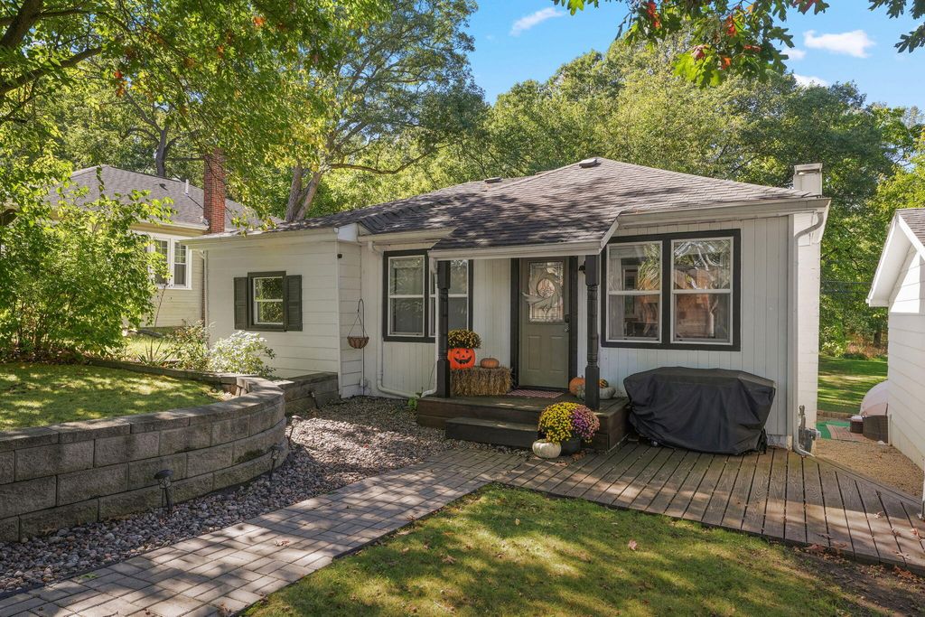 Photo of 4111 Wildwood Road, Valparaiso, IN 46383 (MLS # 829363)