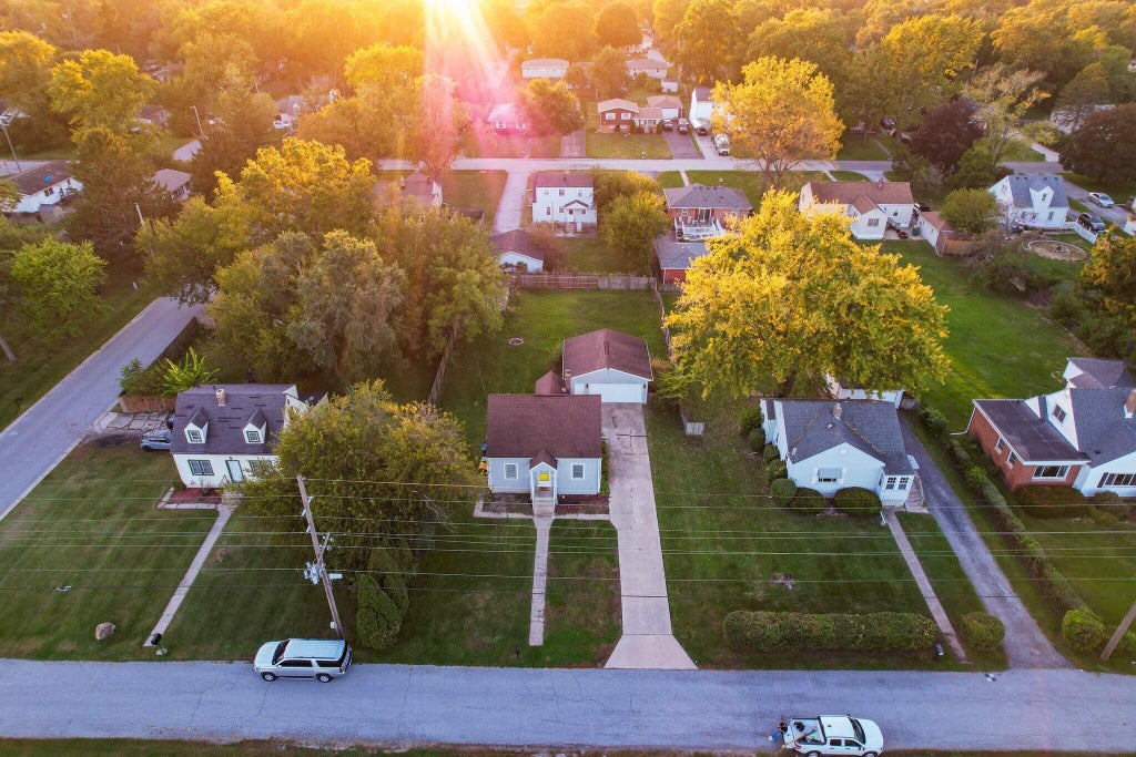 Photo of 8232 Taft Street, Merrillville, IN 46410 (MLS # 846651)