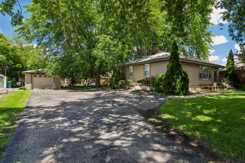 Photo of 8316 Columbia Avenue, Munster, IN 46321 (MLS # 844329)