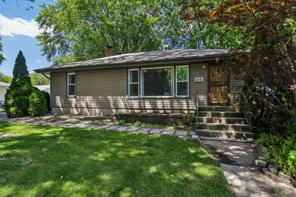 Photo of 8316 Columbia Avenue, Munster, IN 46321 (MLS # 844329)