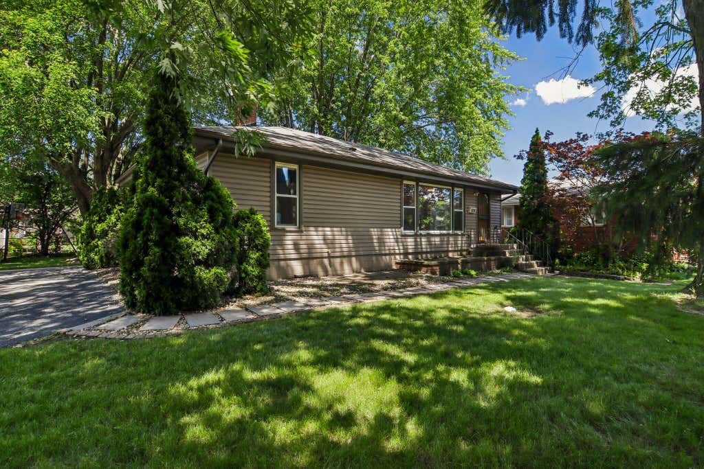 Photo of 8316 Columbia Avenue, Munster, IN 46321 (MLS # 844329)