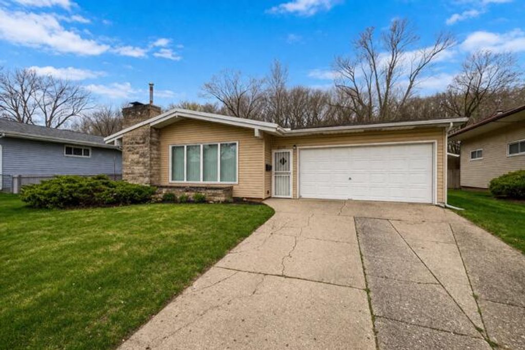 Photo of 8210 Lakewood Avenue, Gary, IN 46403 (MLS # 836829)