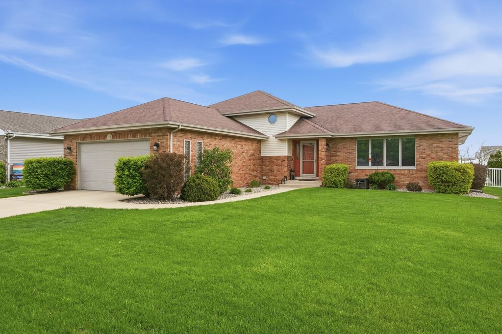 Photo of 6587 Arrowhead Drive, Schererville, IN 46375 (MLS # 838027)