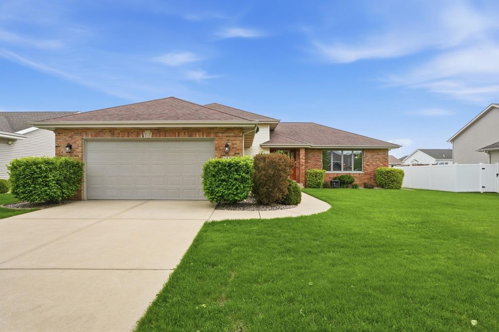 Photo of 6587 Arrowhead Drive, Schererville, IN 46375 (MLS # 838027)