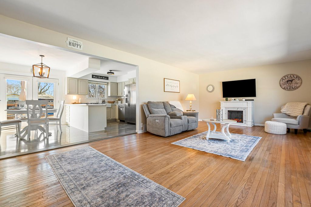 Photo of 814 N Calumet Road, Chesterton, IN 46304 (MLS # 835305)