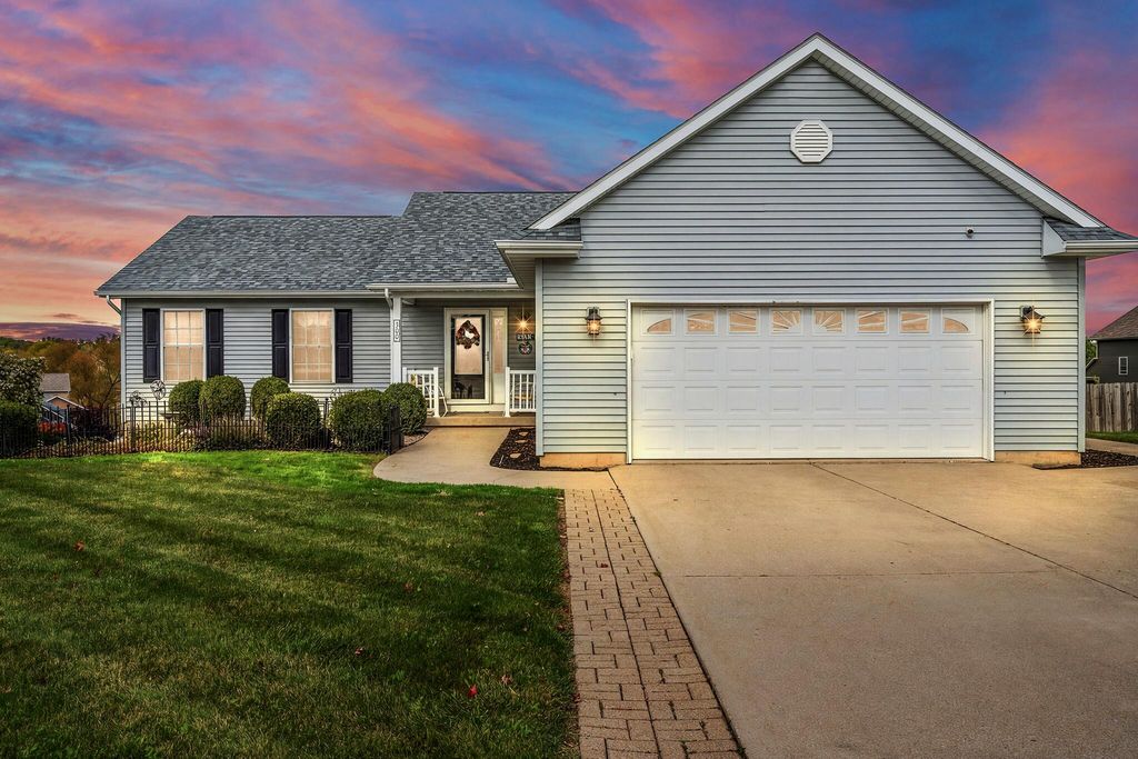 Photo of 300 W 126th Place, Crown Point, IN 46307 (MLS # 836111)