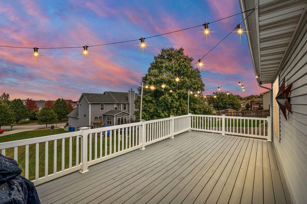 Photo of 300 W 126th Place, Crown Point, IN 46307 (MLS # 836111)