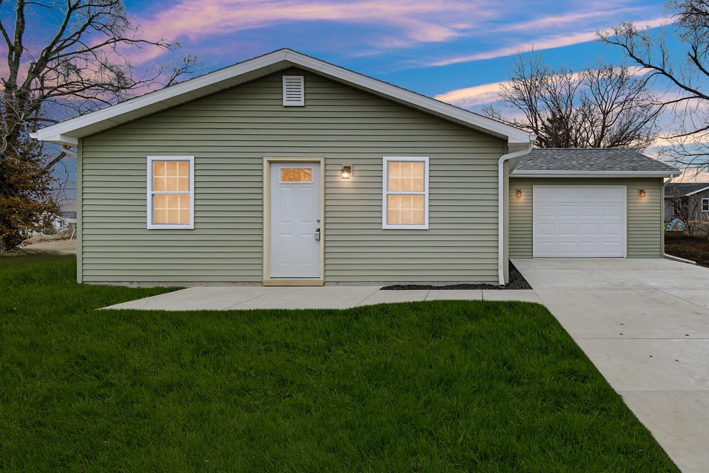 Photo of 285 S Ivanhoe Road, Kingsford Heights, IN 46346 (MLS # 834369)