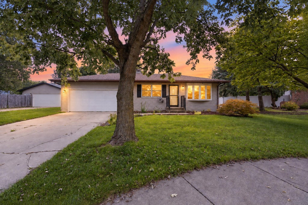 Photo of 103 Poplar Court, Hebron, IN 46341 (MLS # 845899)