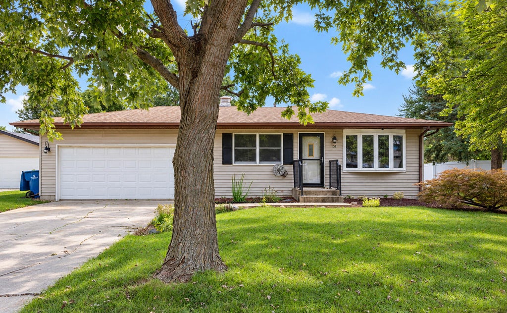Photo of 103 Poplar Court, Hebron, IN 46341 (MLS # 845899)